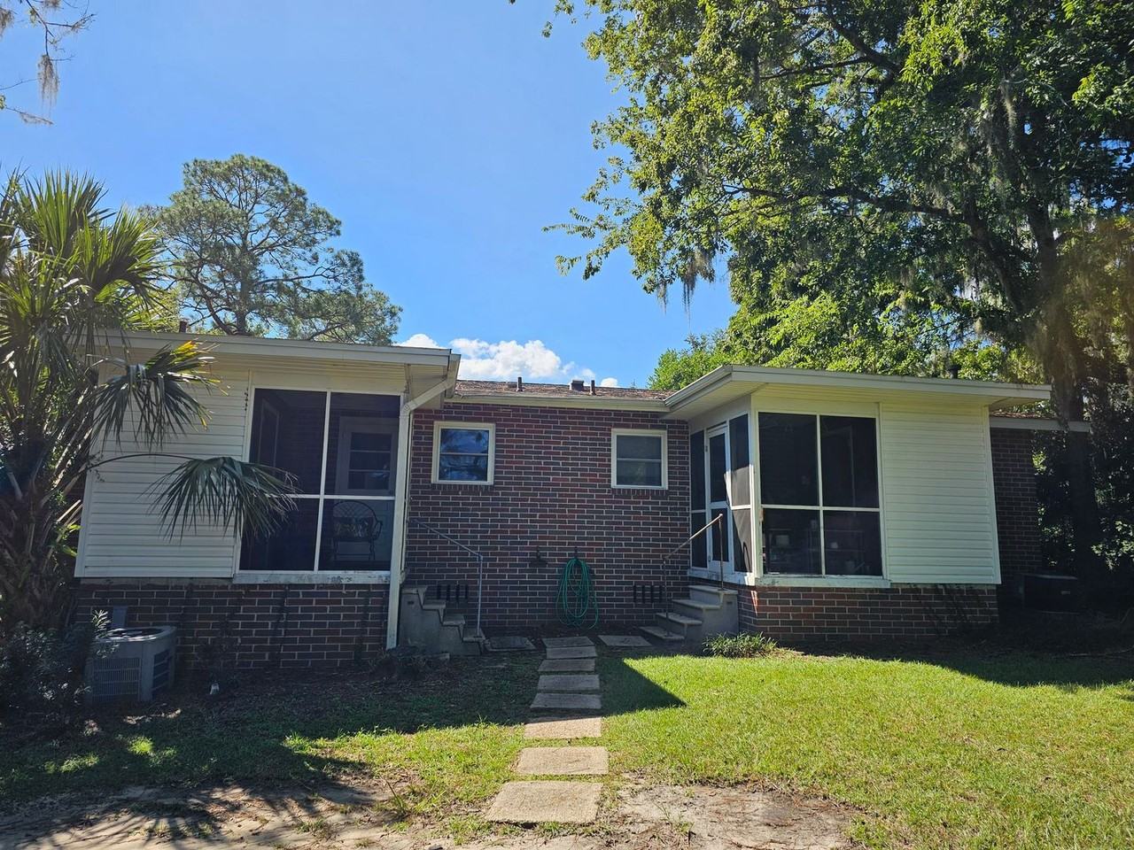 518 E Call St - Photo 3 of 12