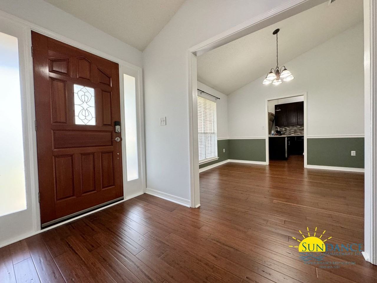 701 Lynn Brk E - Photo 2 of 30