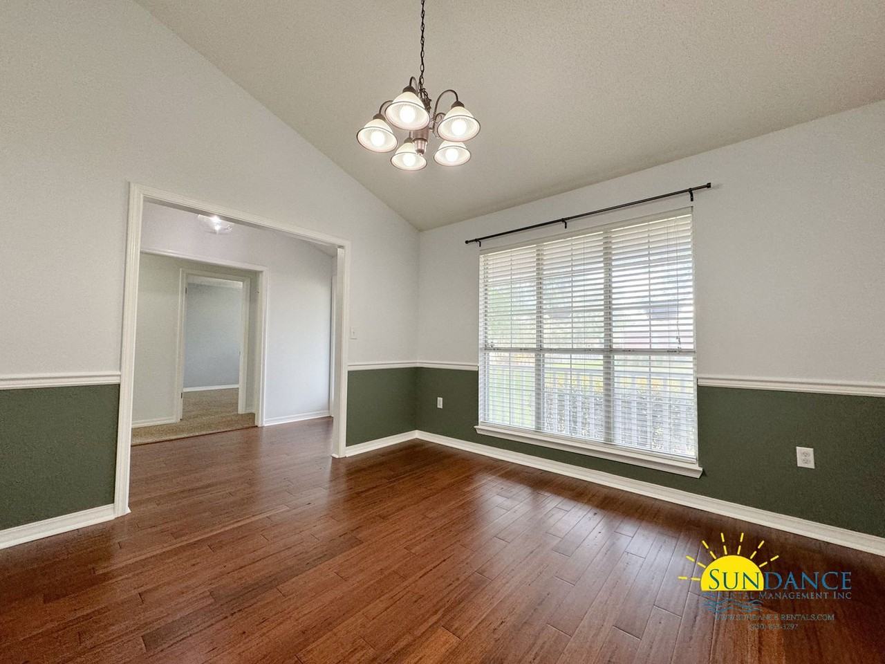 701 Lynn Brk E - Photo 3 of 30