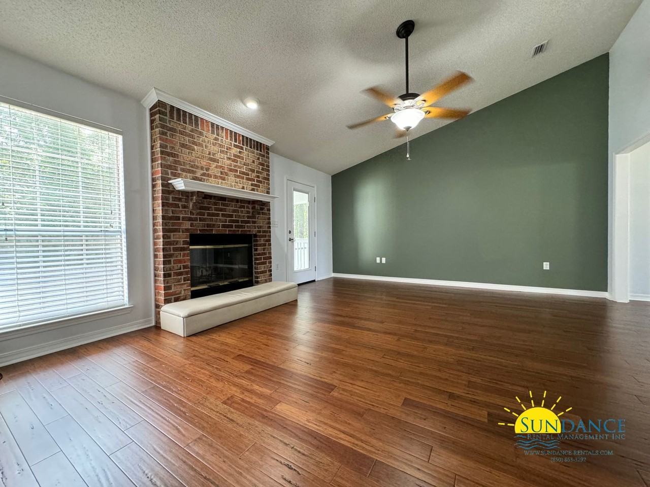 701 Lynn Brk E - Photo 5 of 30