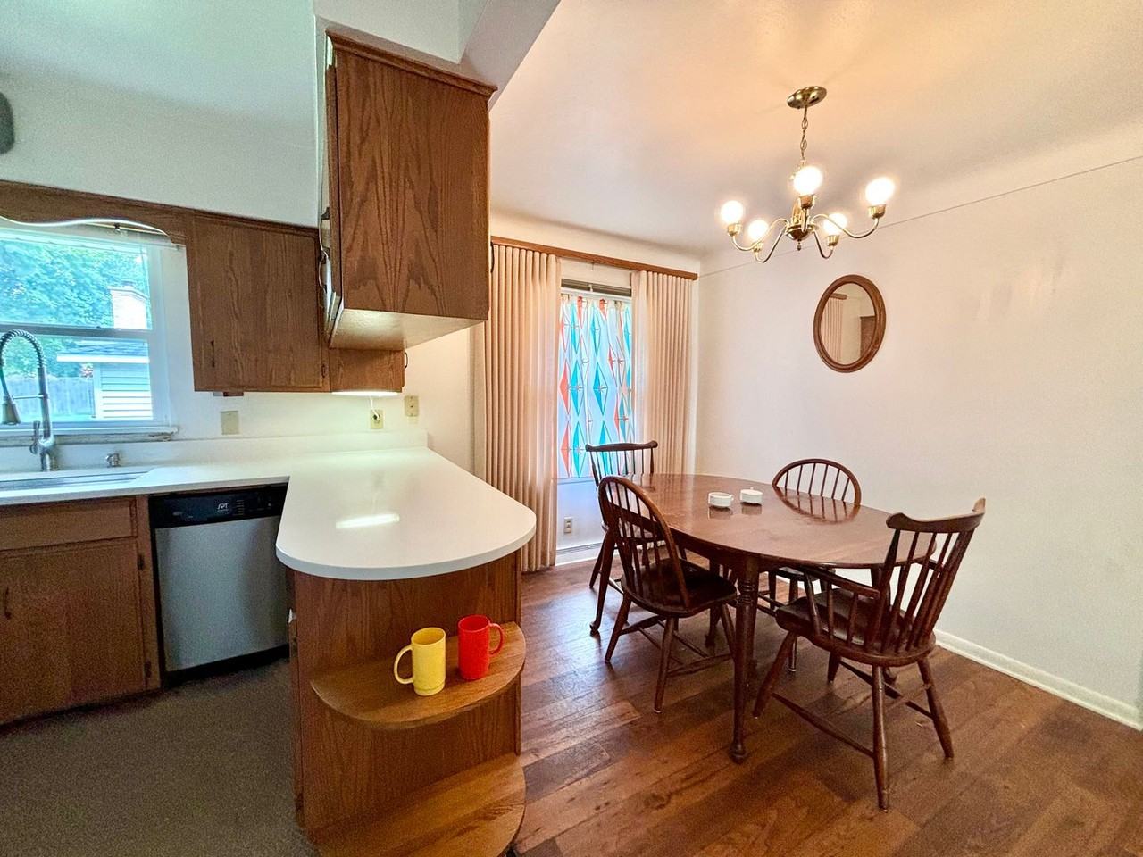 2726 Applelane Ave - Photo 7 of 33