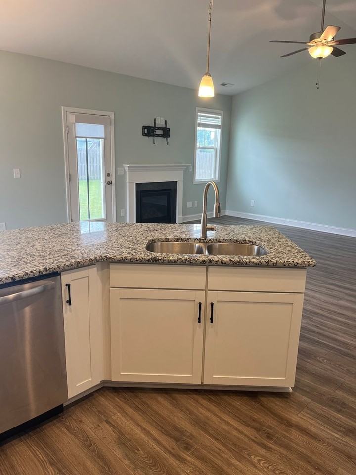 2127 Blue Bonnet Cir - Photo 2 of 24
