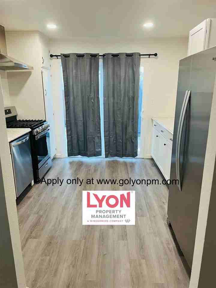 224 3rd St - Photo 4 of 17