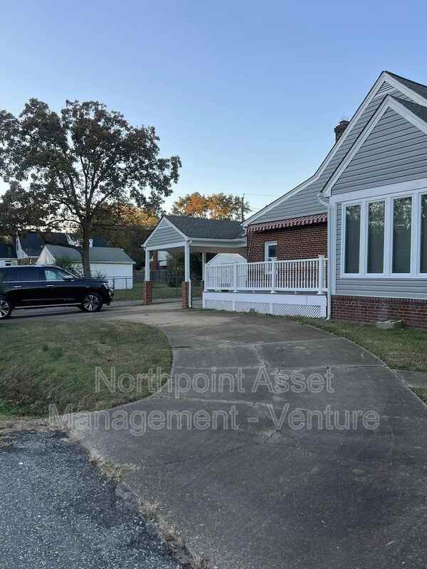 1442 Greystone Ave - Photo 3 of 25