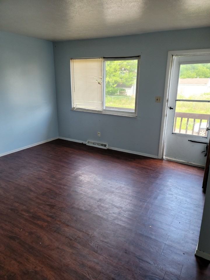 4th Street Southwest 2422 - Photo 3 of 7