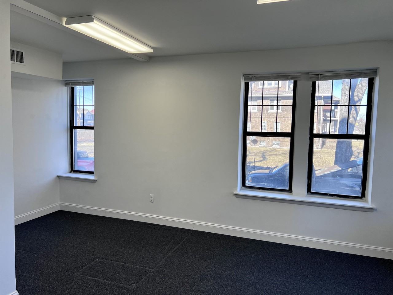 1887 West Grand Boulevard - Photo 5 of 20