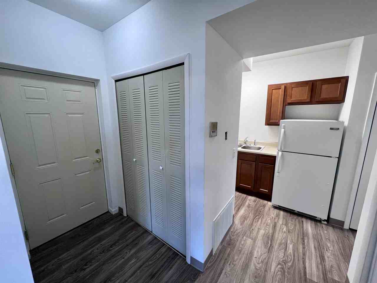 1887 West Grand Boulevard - Photo 6 of 20