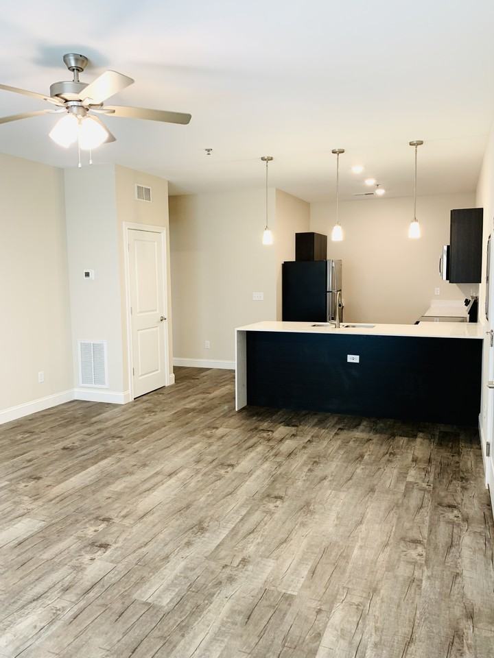 1235 Kenilwood Way #103 - Photo 3 of 12