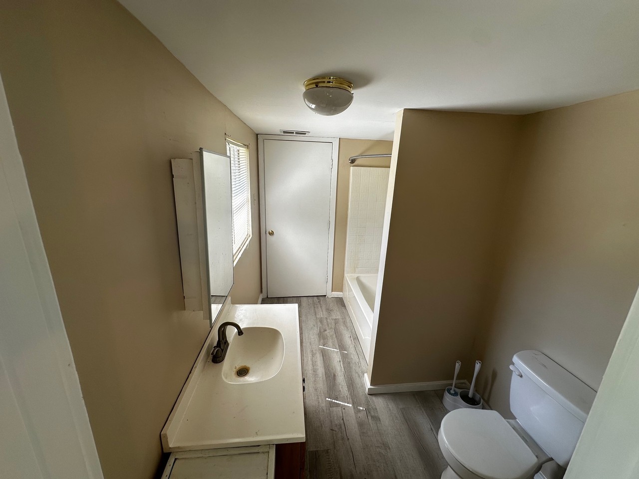 811 Dallas St #NA - Photo 4 of 9