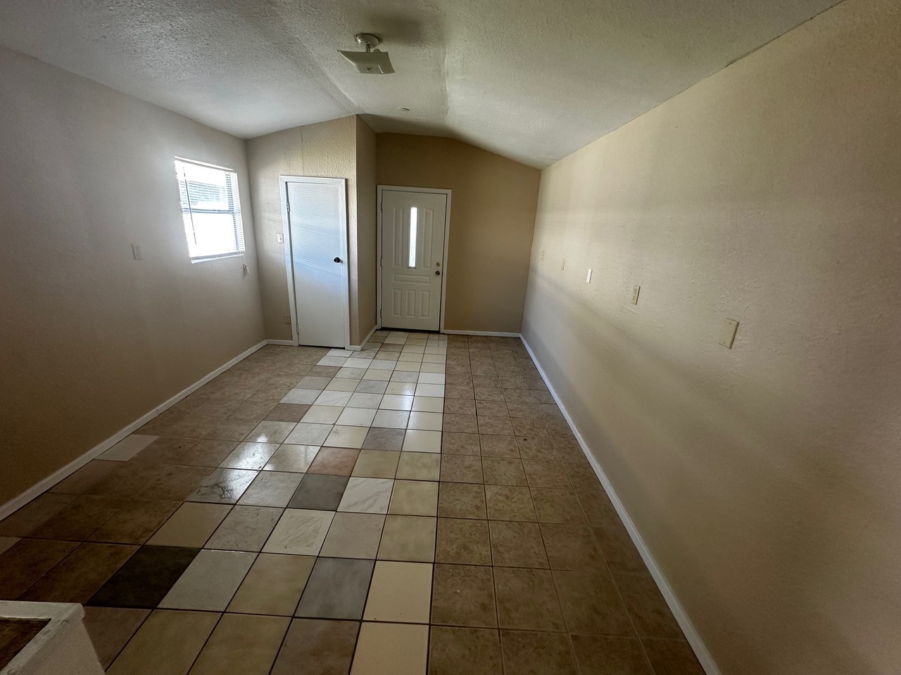 811 Dallas St #NA - Photo 5 of 9