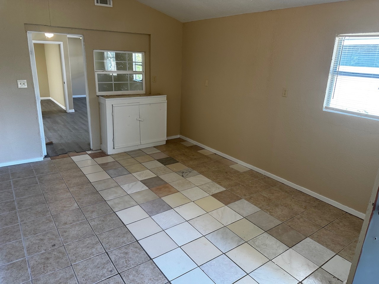 811 Dallas St #NA - Photo 6 of 9