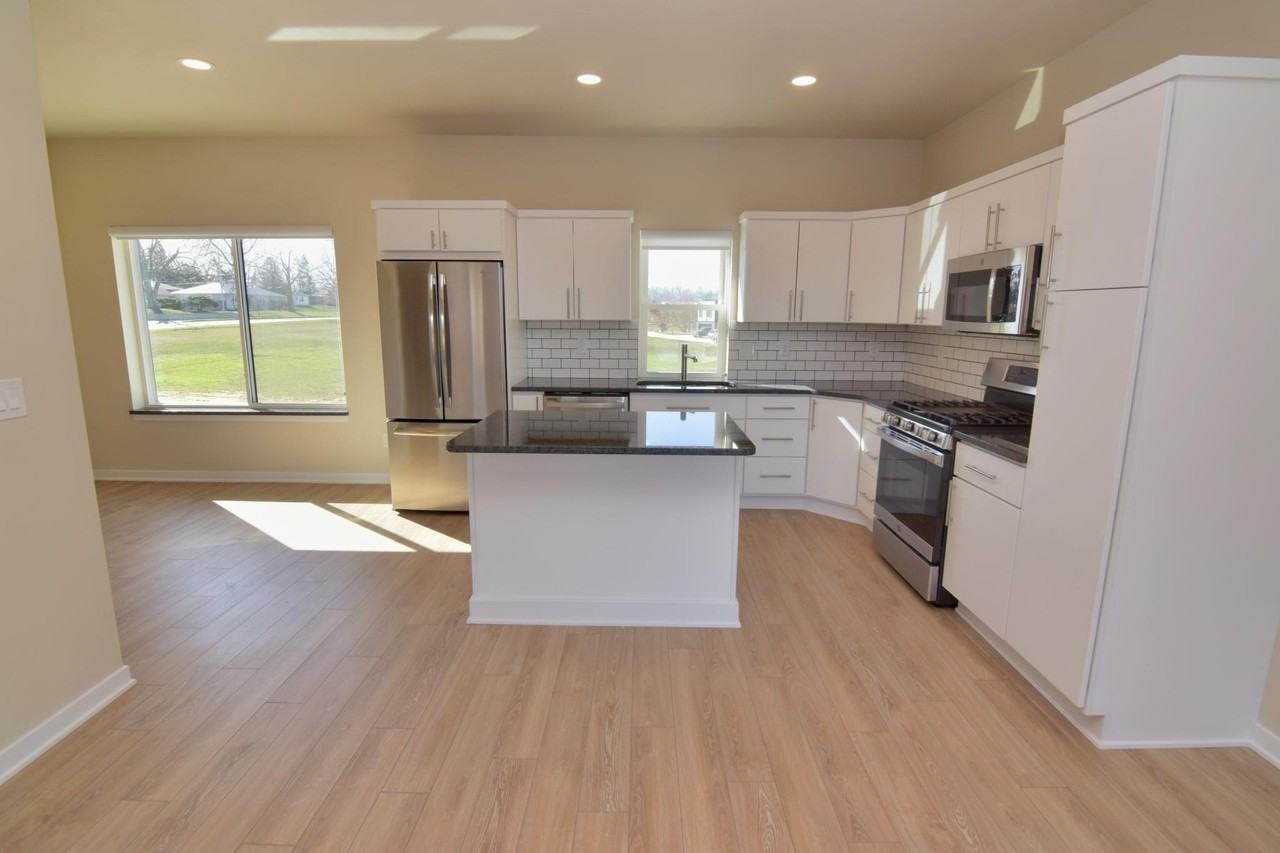 18 Crosby Park Dr #18 - Photo 2 of 27