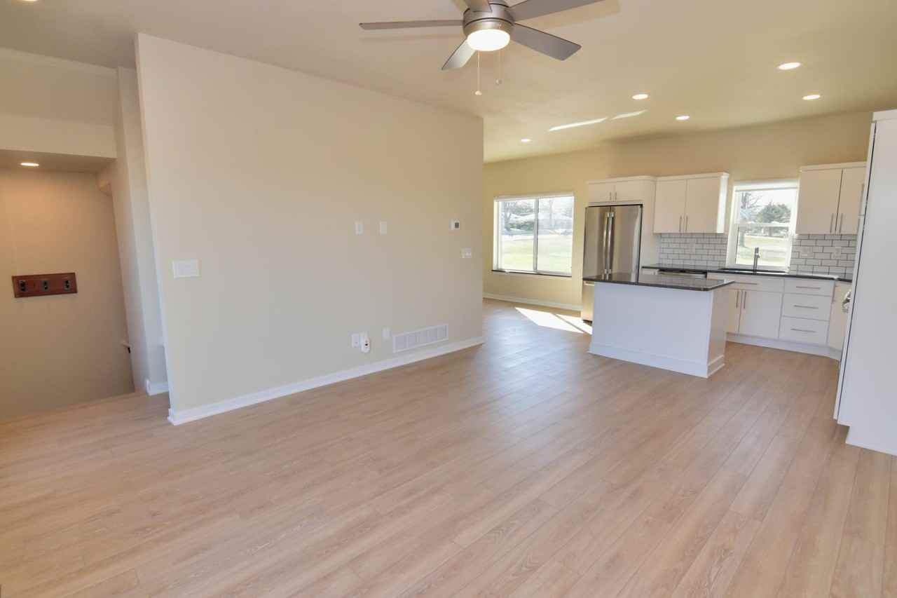 18 Crosby Park Dr #18 - Photo 3 of 27