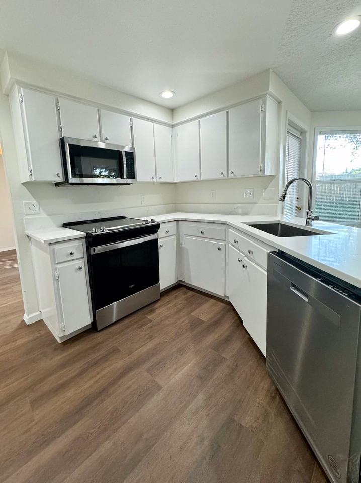 16256 Se Lillian Ct #NA - Photo 3 of 18