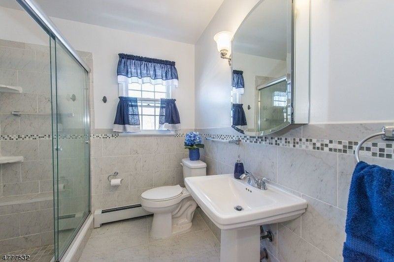 158 E 11th St #2 - Photo 3 of 23