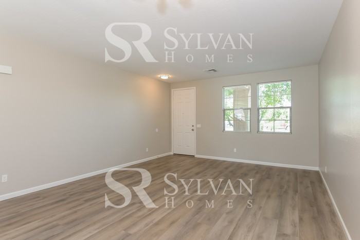 6311 S 32nd Gln - Photo 2 of 15