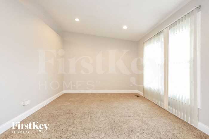 848 Harvard Ln - Photo 2 of 15