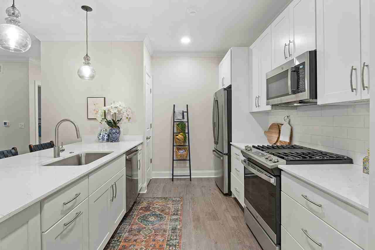 Kilbourn Place on East - Photo 3 of 50
