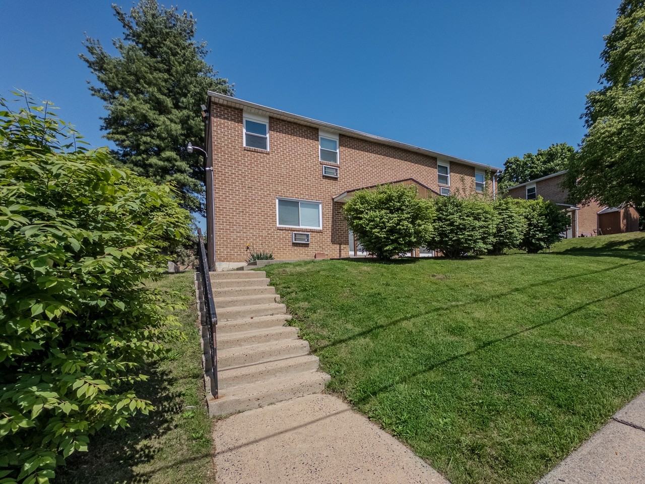 The Cloverleaf - Photo 2 of 37