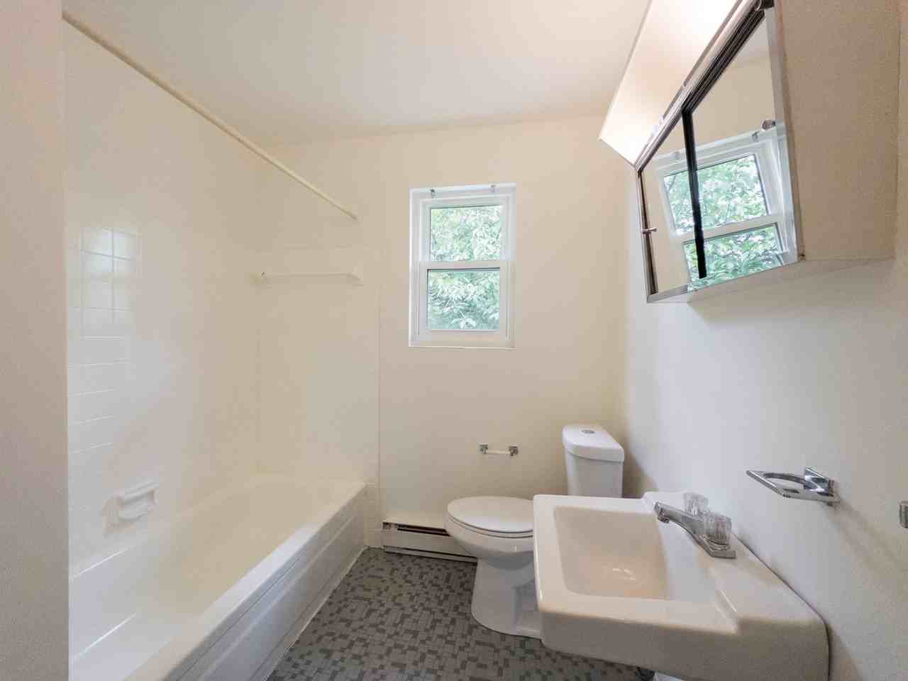 The Cloverleaf - Photo 6 of 37