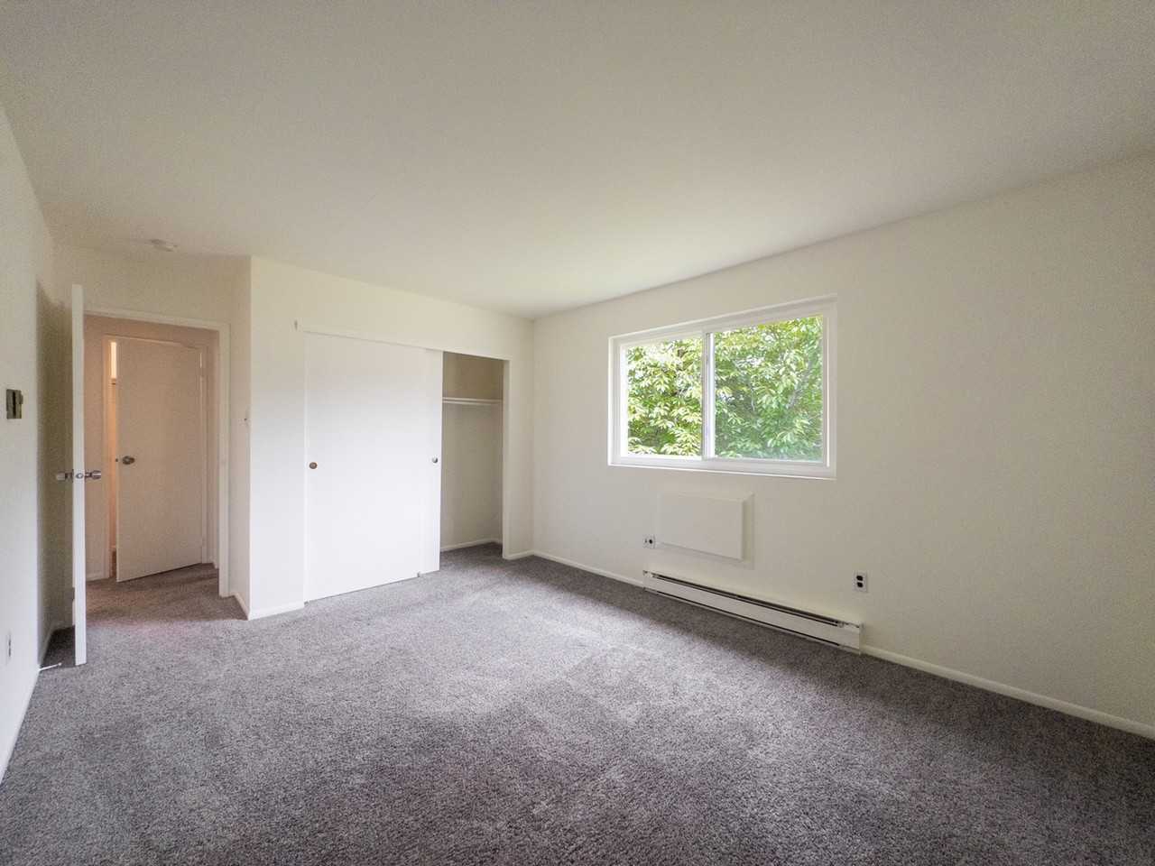 The Cloverleaf - Photo 7 of 37