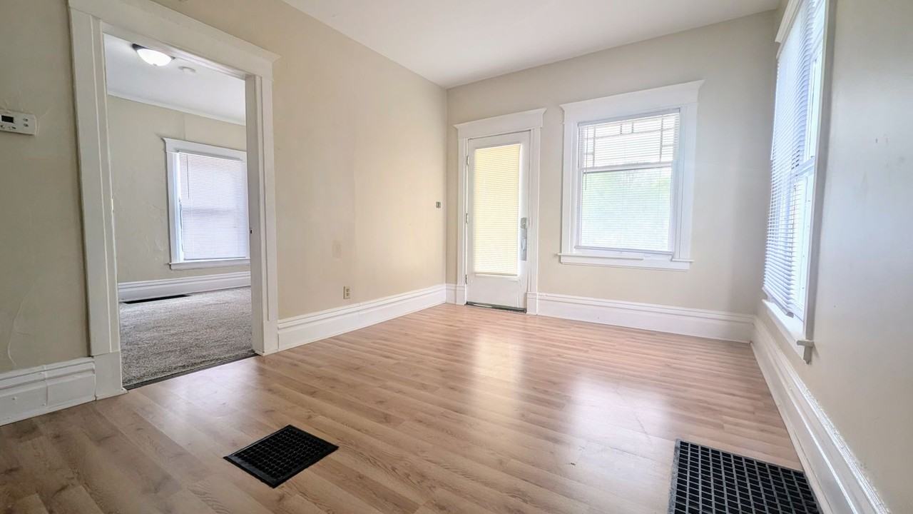 Vine 126 - Photo 3 of 14