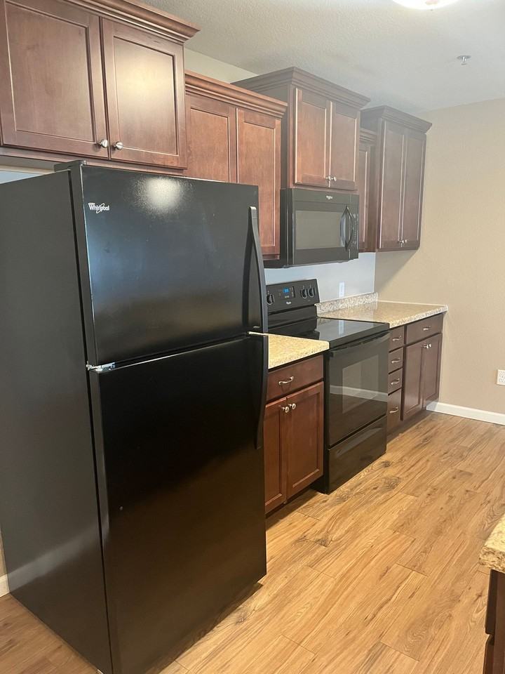 Park Plaza Apartments - Photo 2 of 19