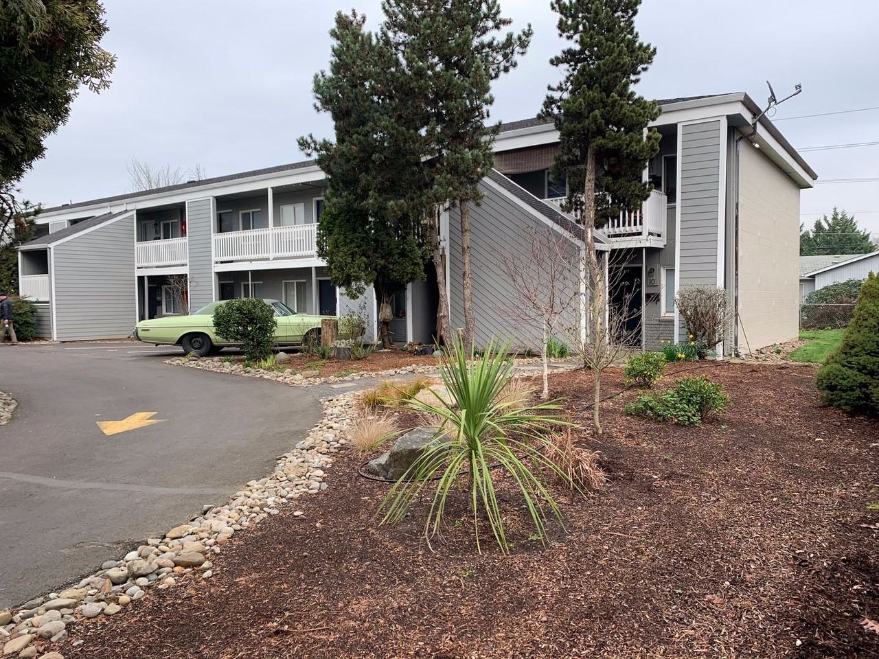 Rivercrest Apartments - Photo 4 of 31