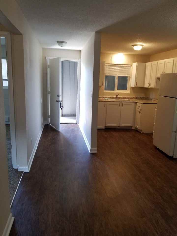 Rivercrest Apartments - Photo 5 of 31