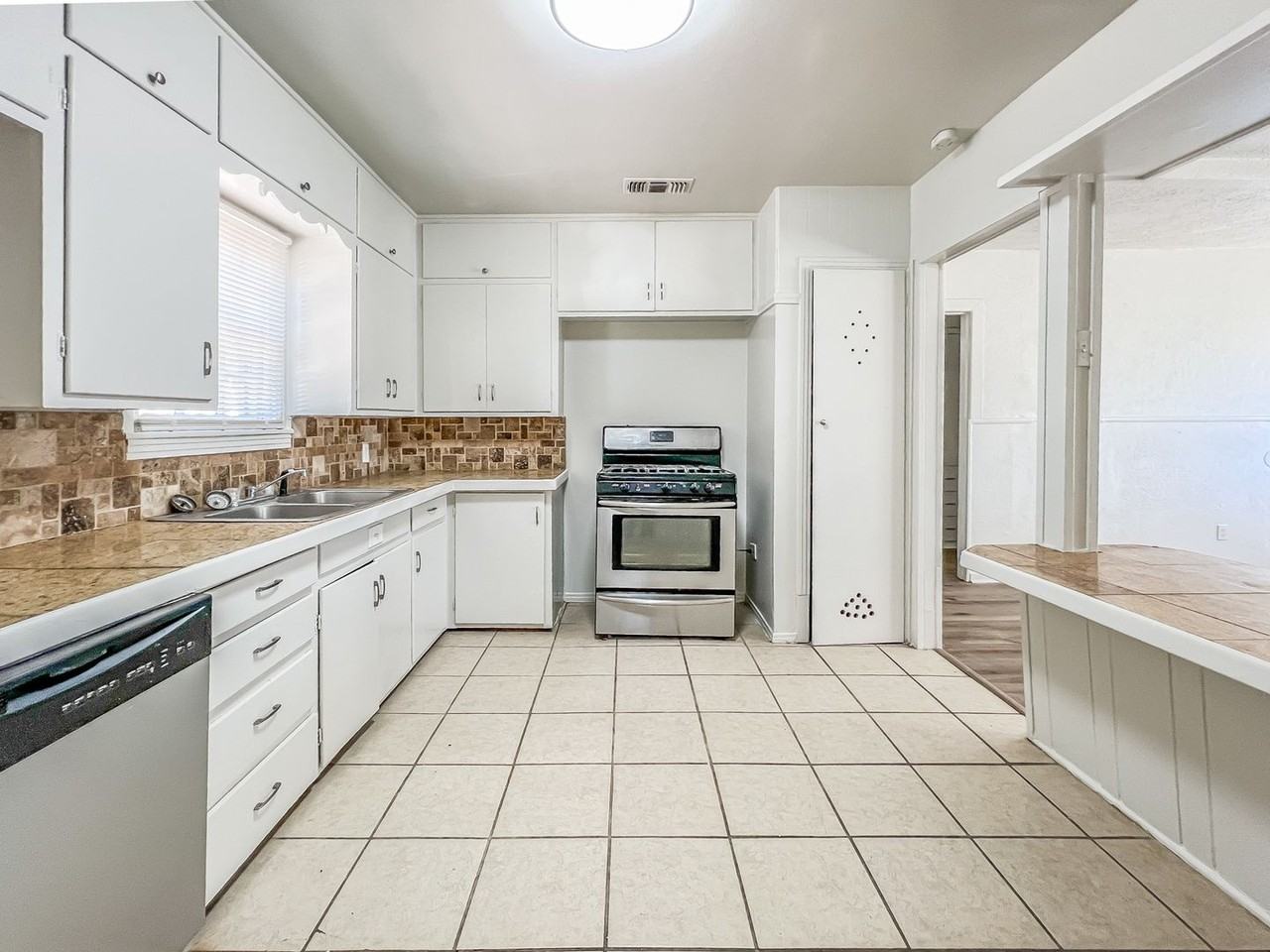 2514 37th St - Photo 6 of 12