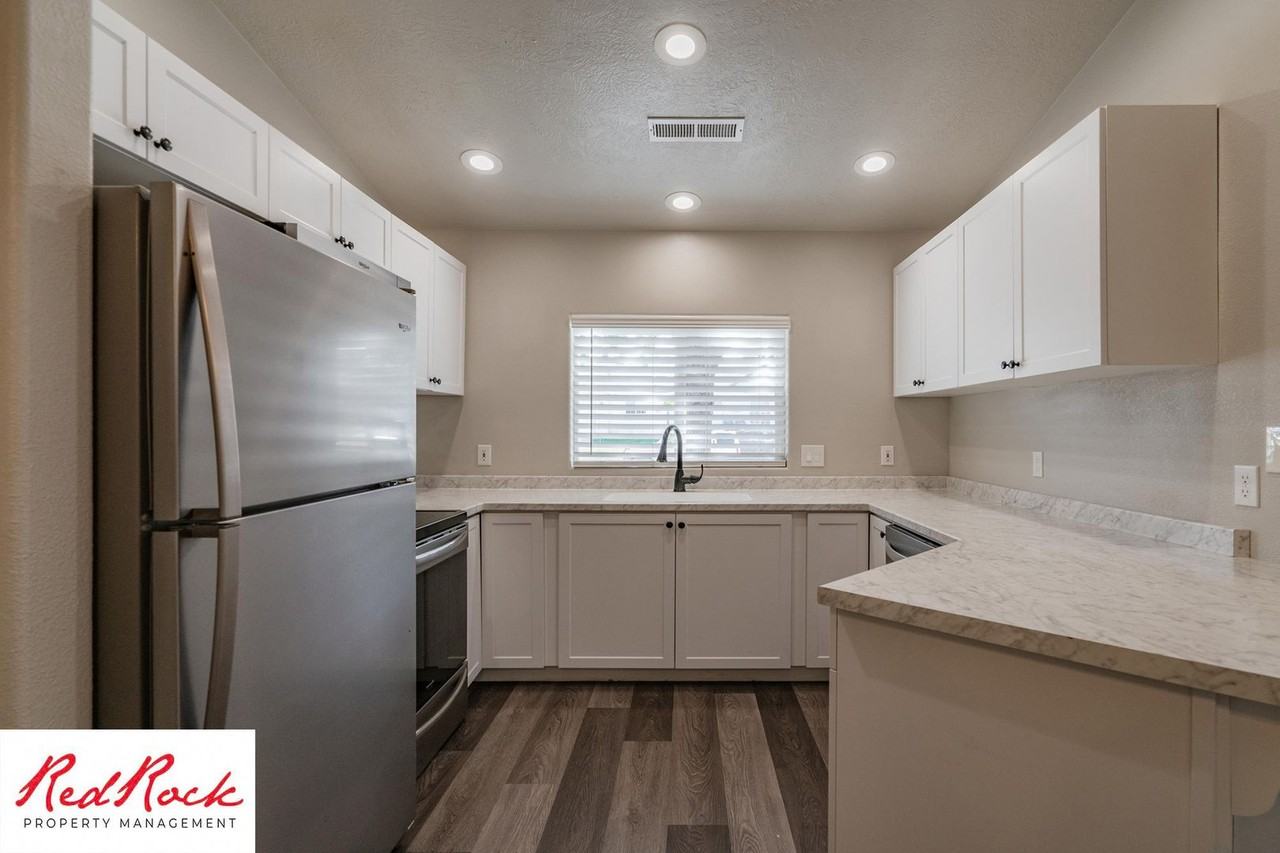 1115 N 1340 West Cir #1 - Photo 2 of 31