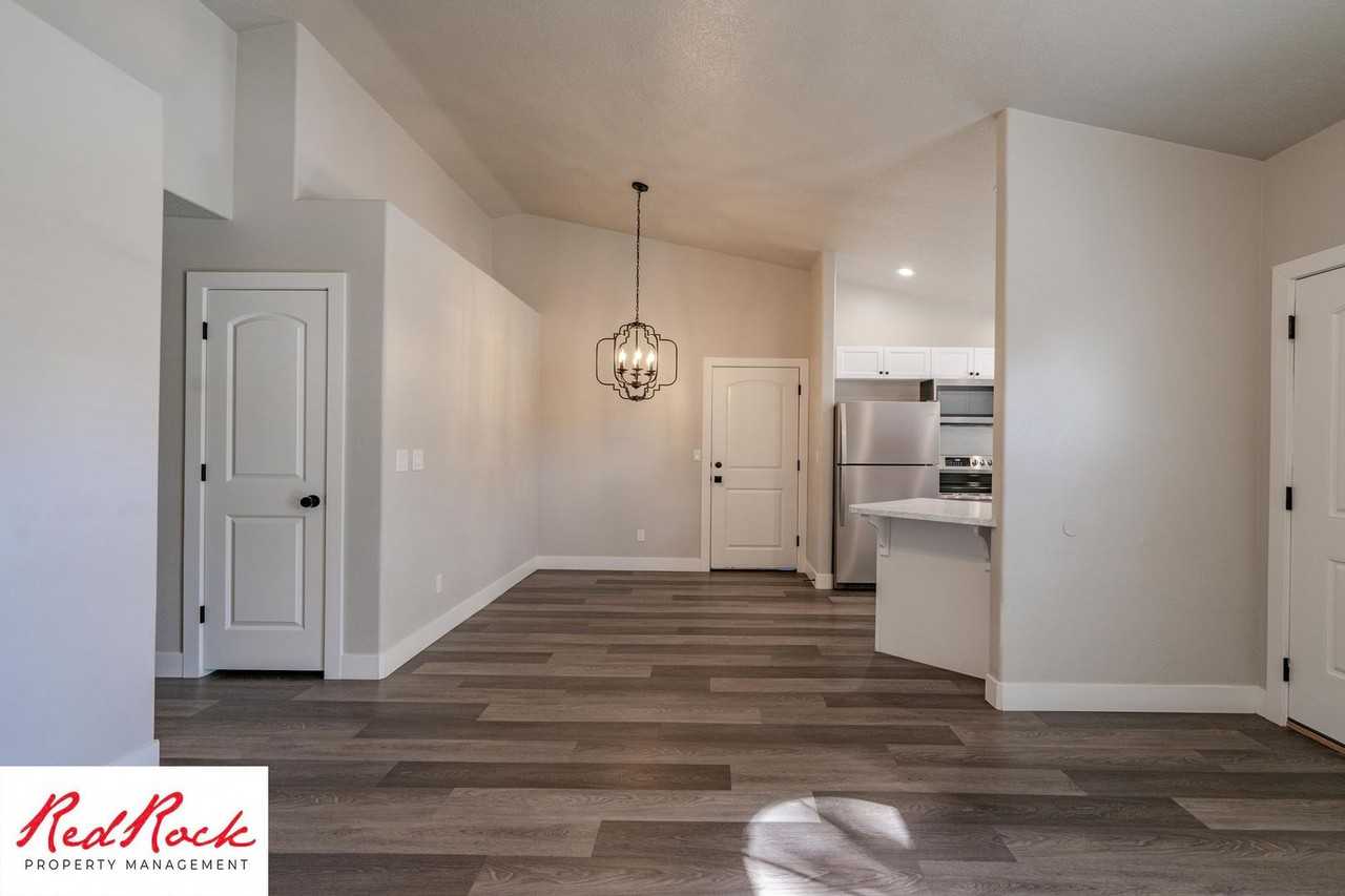 1115 N 1340 West Cir #1 - Photo 4 of 31