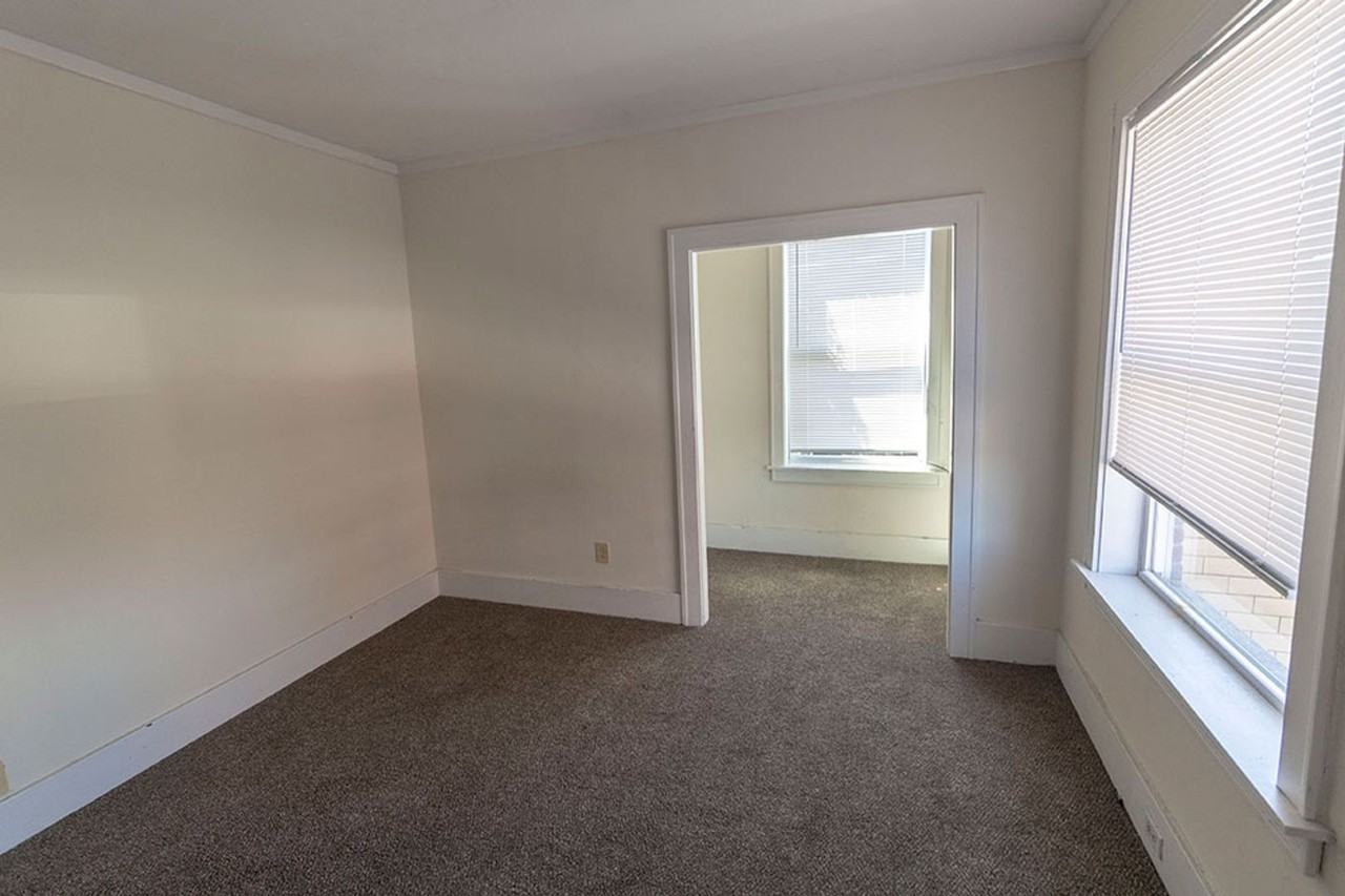 1110 E Broadway #C - Photo 3 of 30