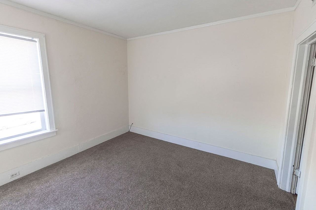 1110 E Broadway #C - Photo 4 of 30