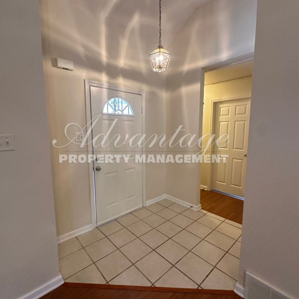 1079 Scofield Dr - Photo 5 of 24