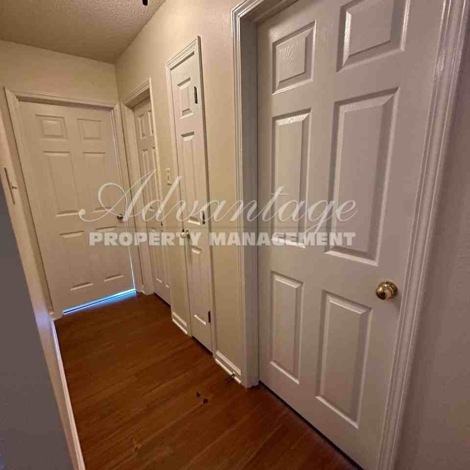 1079 Scofield Dr - Photo 7 of 24