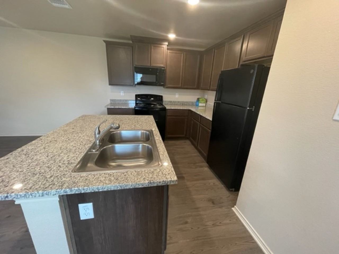 1701 Montell - Photo 3 of 18