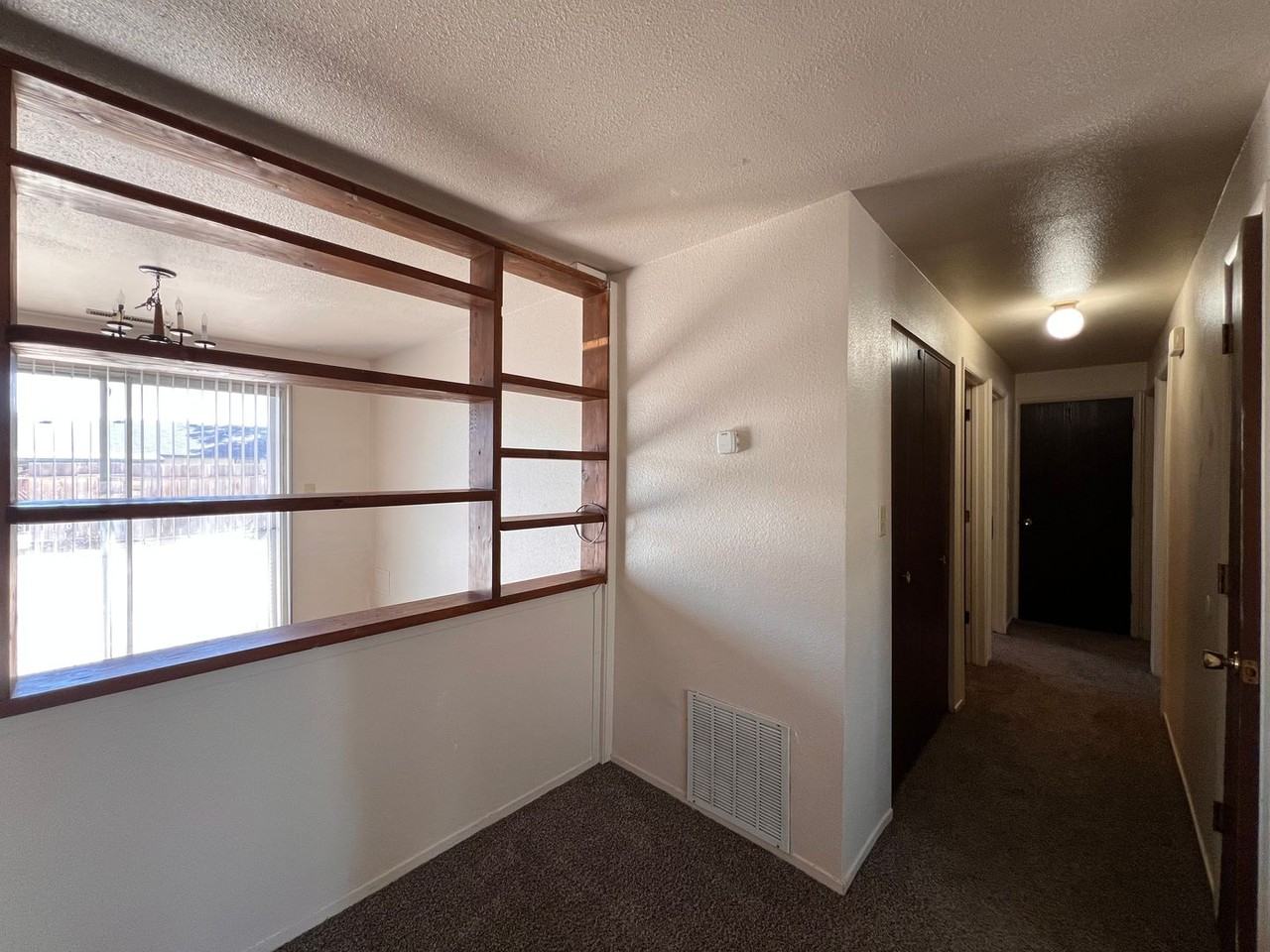 1061 James Ln - Photo 5 of 23