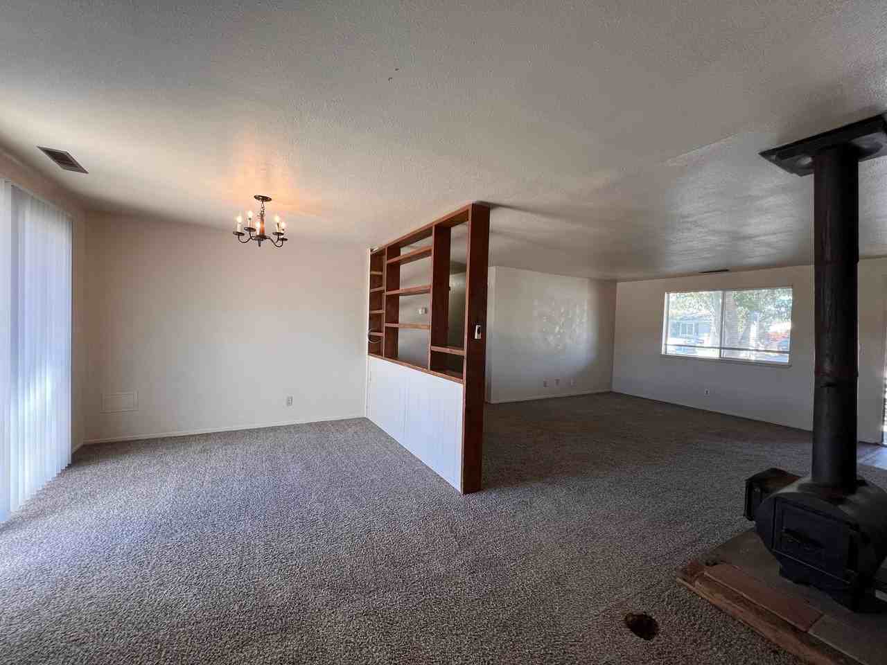 1061 James Ln - Photo 6 of 23