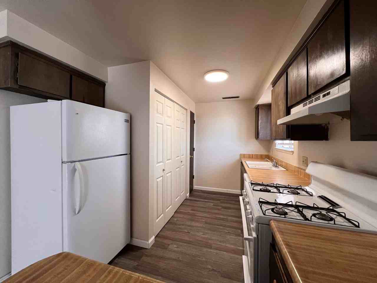 1061 James Ln - Photo 7 of 23