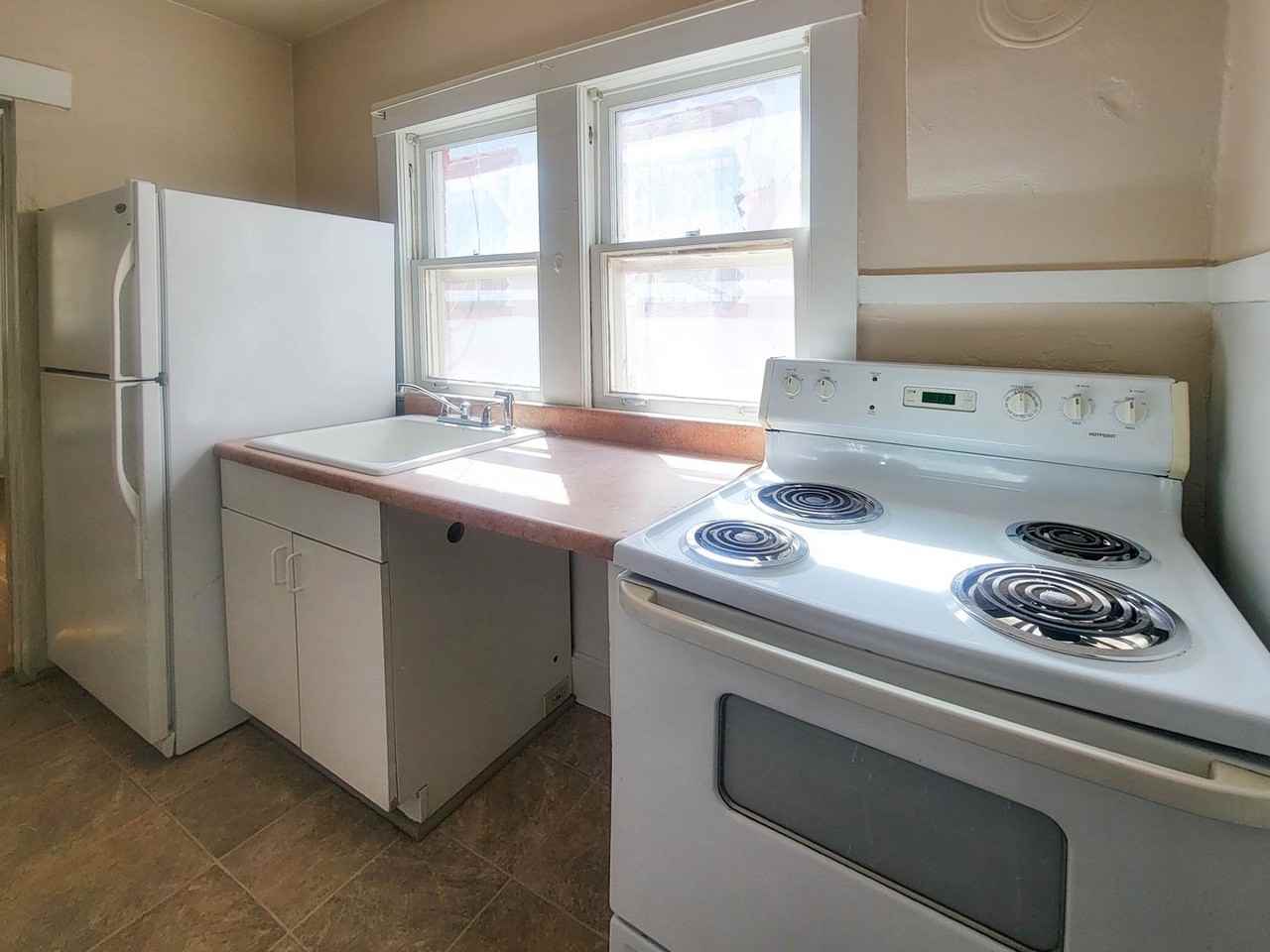 2115 N Kansas St - Photo 3 of 11
