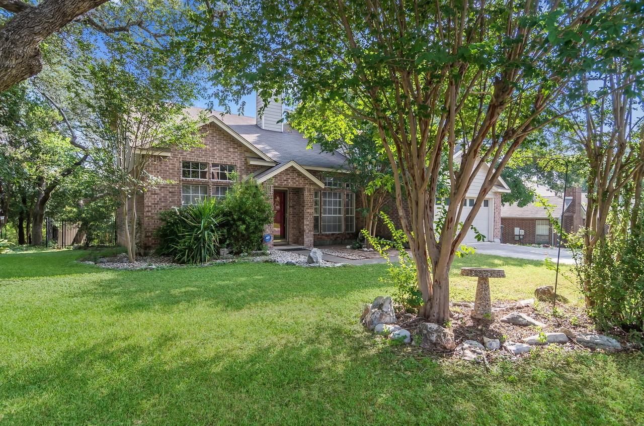 2305 Encino Cliff St - Photo 2 of 25