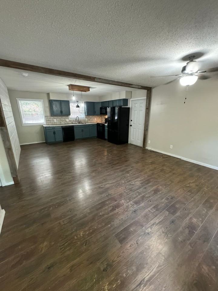 125 N Wynwood Ave - Photo 2 of 11