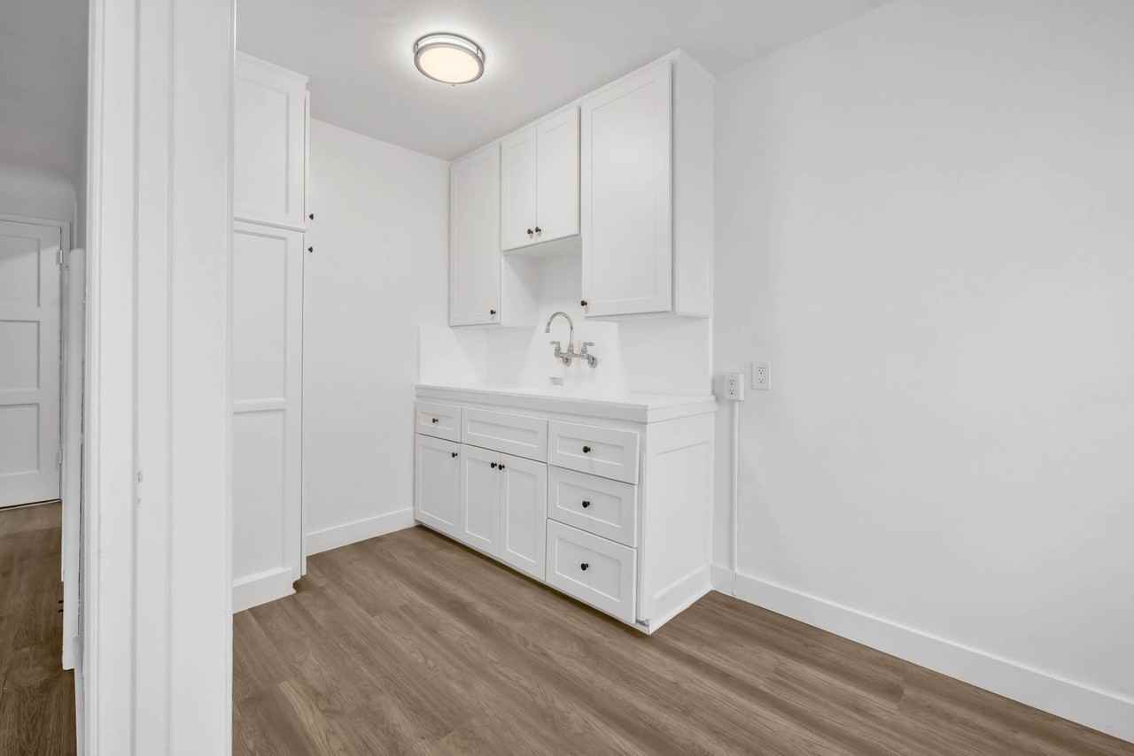 3207 E 2nd St #5 - Photo 6 of 10