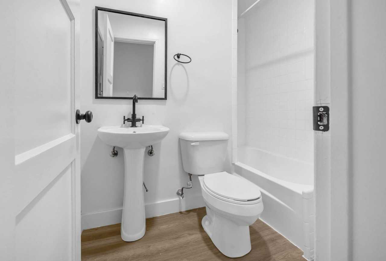 3207 E 2nd St #5 - Photo 7 of 10