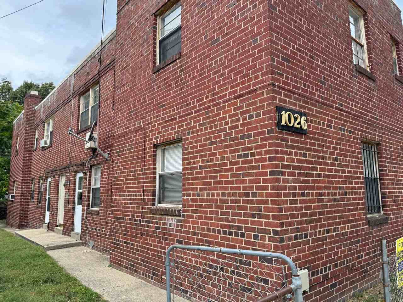 1026 44th St Ne - Photo 2 of 10