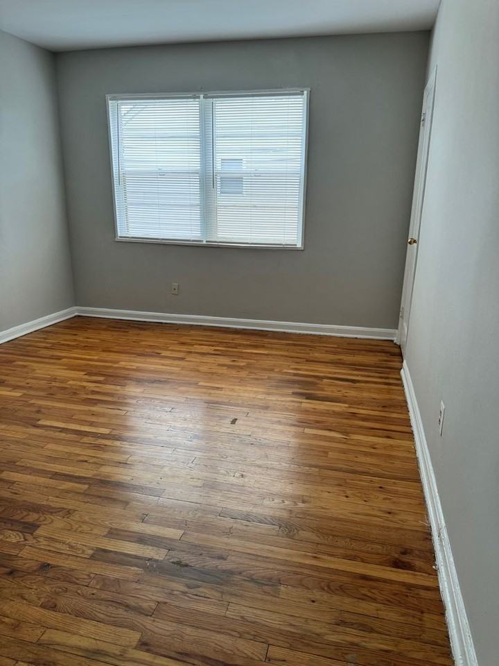 1026 44th St Ne - Photo 3 of 10