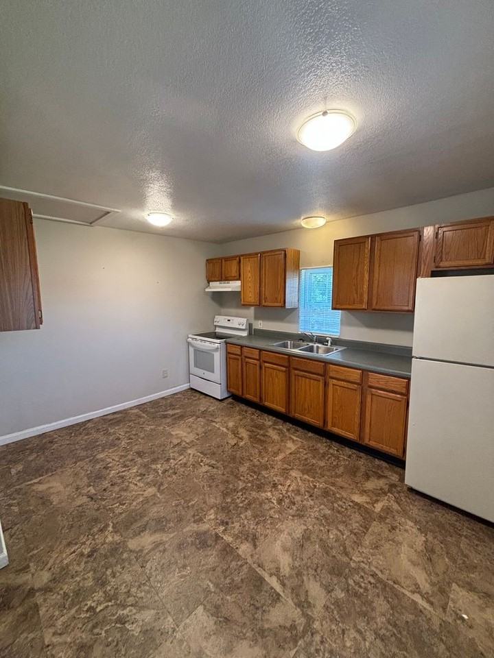 4237 Holston Dr - Photo 4 of 11