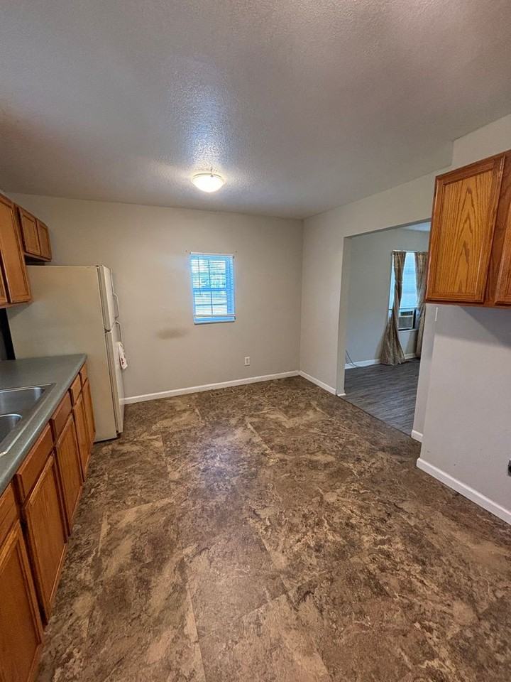 4237 Holston Dr - Photo 5 of 11