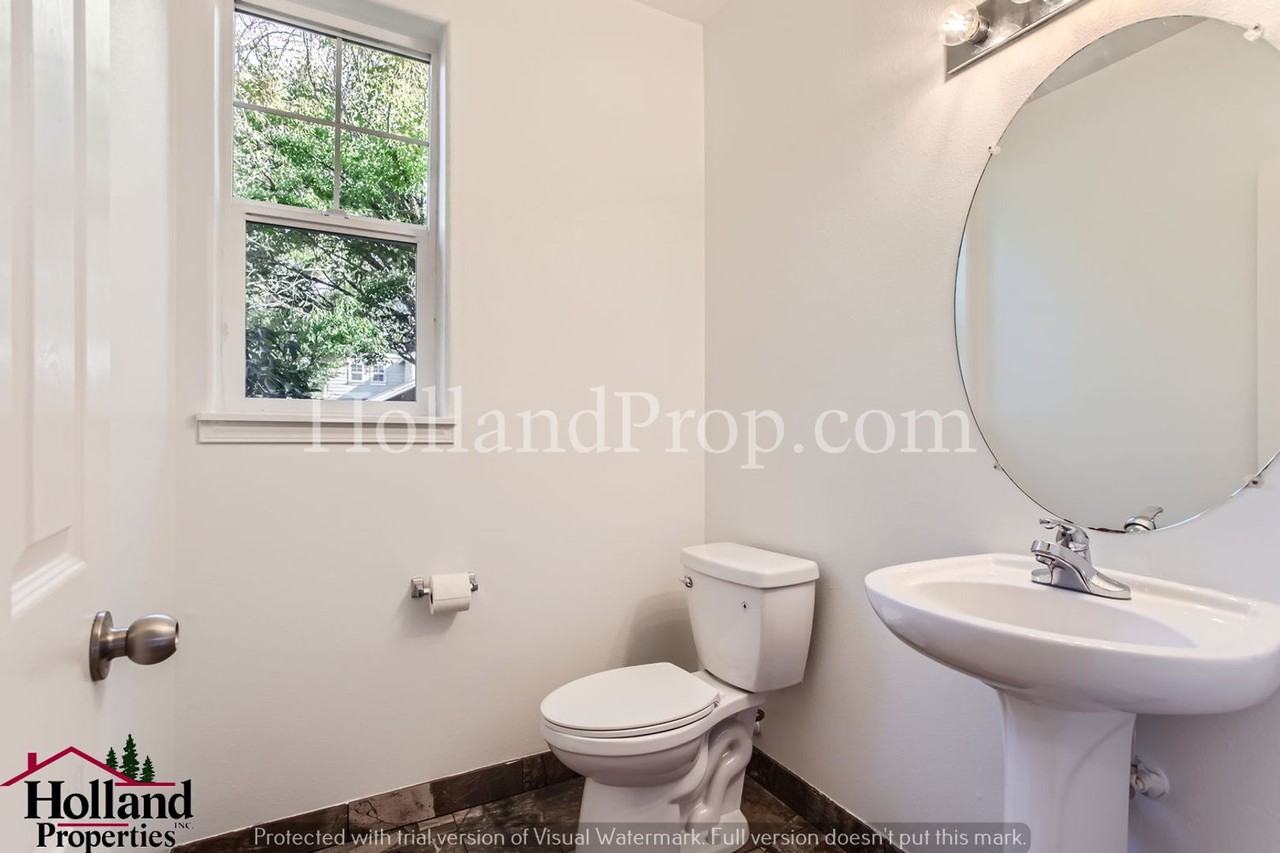 1468 Se Blanchard St - Photo 7 of 13